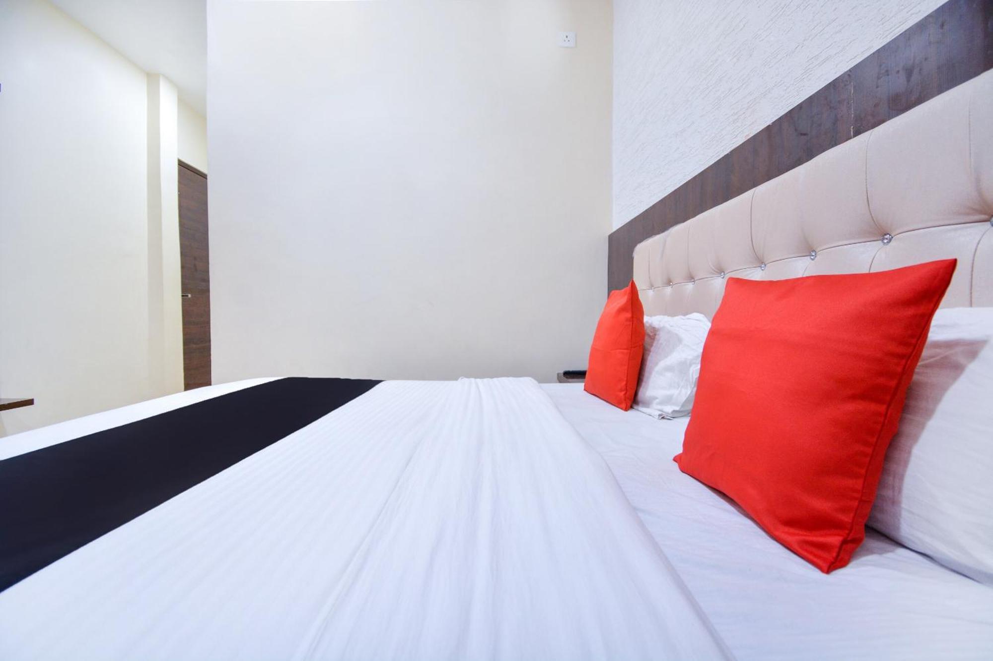 Capital O Moments Inn Amritsar Exterior foto