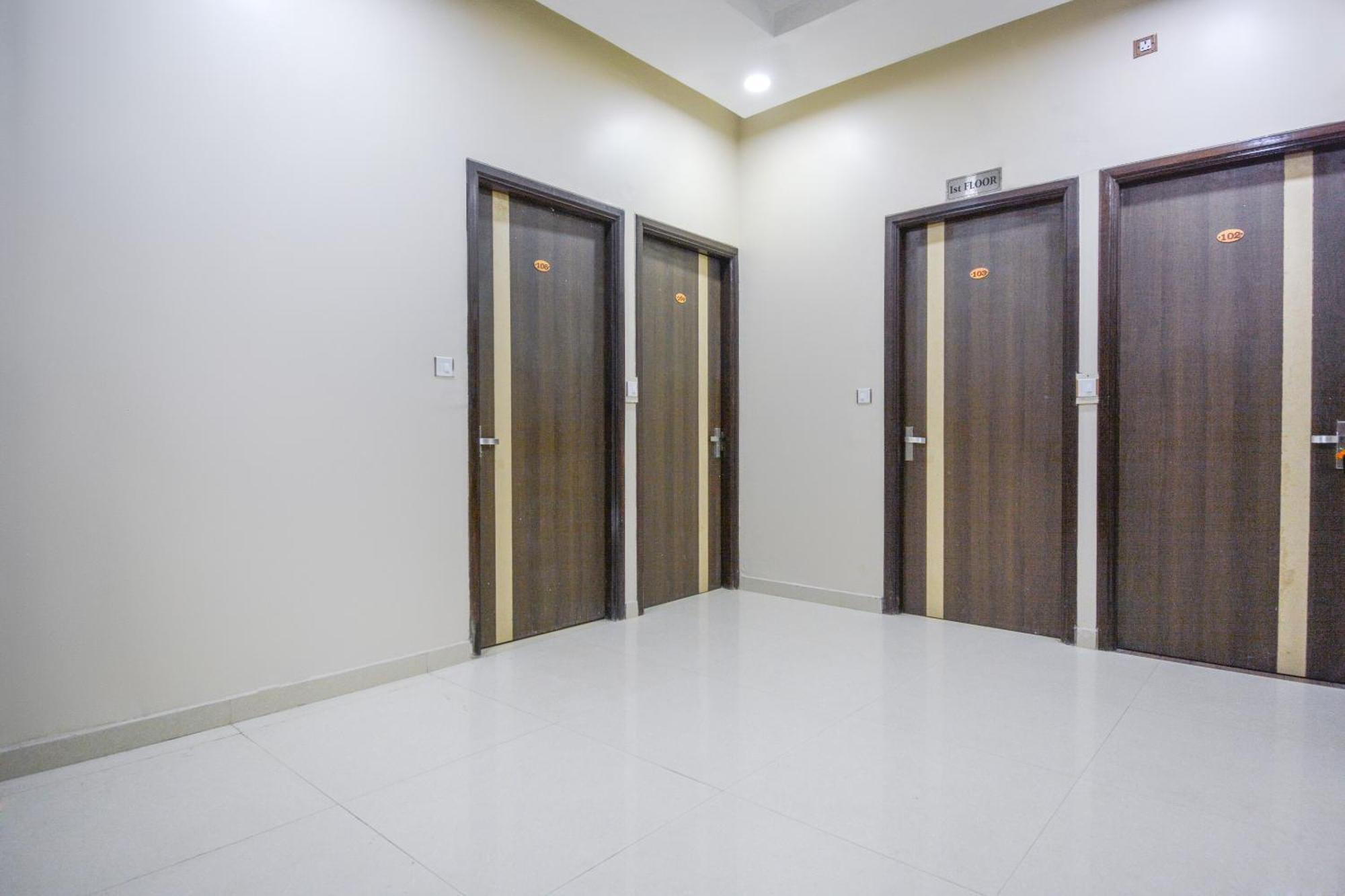 Capital O Moments Inn Amritsar Exterior foto