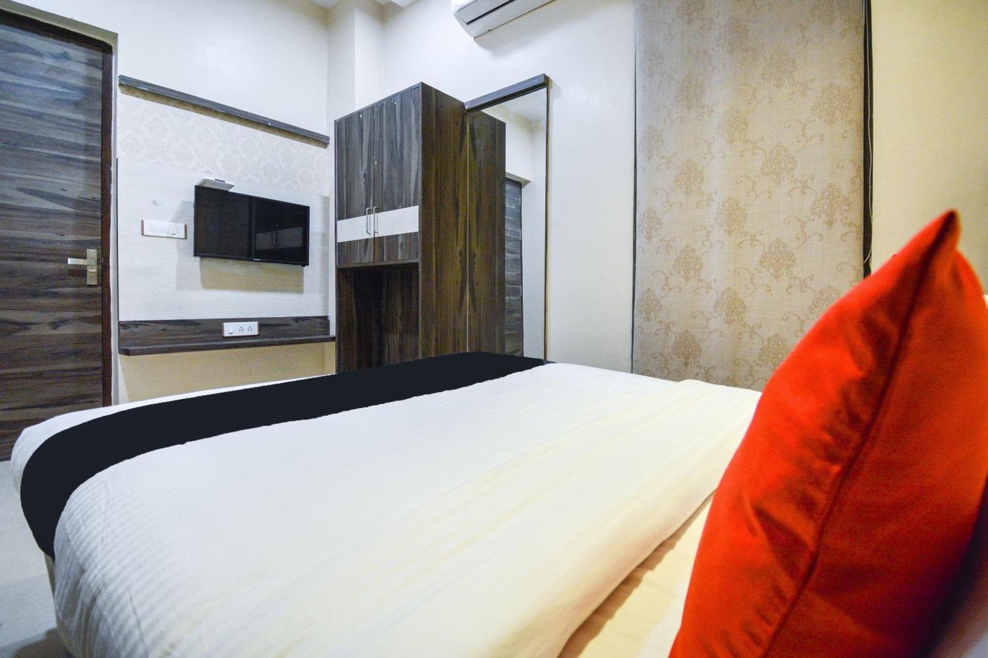 Capital O Moments Inn Amritsar Exterior foto