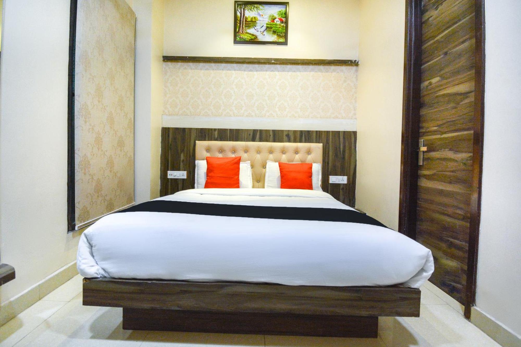 Capital O Moments Inn Amritsar Exterior foto